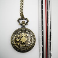 ساعة اليس في بلاد العجائب