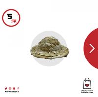 قبعة قش صغيرة