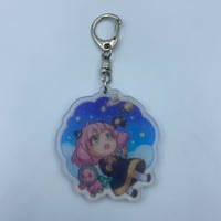 ميدالية اكريليك لشخصية انيا شكل 2