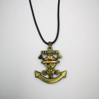 قلادة شعار قراصنة قبعة القش على مرساة