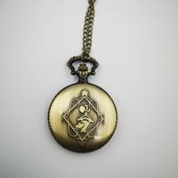 ساعة اليس في بلاد العجائب