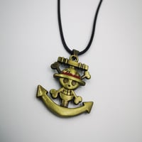 قلادة شعار قراصنة قبعة القش على مرساة