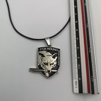 قلادة شعار فوكس هاوند