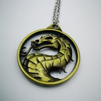 قلادة مورتال كومبات ذهبي قاتم