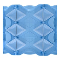 صانعة سمبوسة يدوية