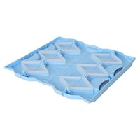 صانعة سمبوسة يدوية