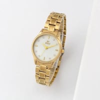 ساعة نسائية من ايفرد بتصميم انيق - ذهبي