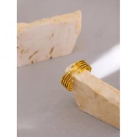 خاتم نسائي ذهبي بقطع الزركون