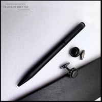 طقم قلم و كبك باللون الأسود الفاخر