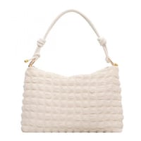 حقيبة نسائية ذات لون سادة ذات تصميم ناعم