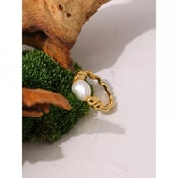 خاتم نسائي مرصع باللؤلؤ