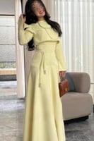 فستان ناعم مع جاكت لون ليموني