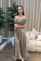 فستان سهرة أوف شولدر مزين بالفصوص لون رمادي على فض...