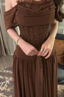 فستان سهره أوف شولدر بعدة الون موف و بني و عودي