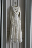 فستان ناعم اوف شولدر لون ابيض