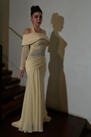 فستان سهرة أوف شولدر مزين بالخرز لون أصفر