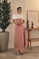 فستان اوف شولدر لون وردي مع ابيض