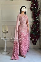 فستان سهره كاب مزين بورود بارزة لون وردي