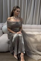 فستان سهرة أوف شولدر مزين بالفصوص لون رمادي على فض...