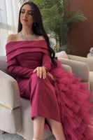 فستان سهره أوف شولدر بذيل طبقات لون فوشي