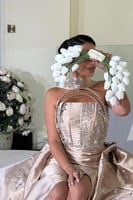 فستان سهره توب مزين بالخرز لون ذهبي فاتح لامع