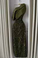 فستان سهره ون شولدر مزين بالترتر لون زيتوني