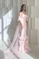 فستان سهره توب مزين بورود بارزة لونين