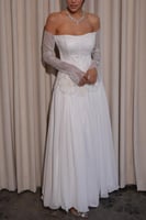 فستان سهرة أوف شولدر بأكمام طويلة لون أبيض