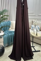 فستان سهره ناعم مزين بالكسرات لون بني