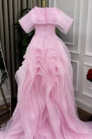 فستان سهرة انيق بذيل بلونين وردي واحمر