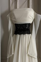 فستان ناعم اوف شولدر لون ابيض