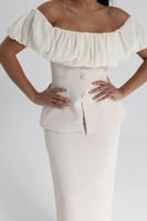 فستان ناعم اوف شولدر لون ابيض