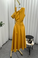 فستان ناعم بياقة مايلة لون منغاوي