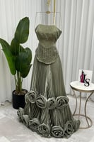 فستان سهره توب مزين بخرز و ورود بارزة لون زيتوني