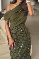 فستان سهره ون شولدر مزين بالترتر لون زيتوني