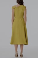 فستان ناعم بياقة مايلة لون منغاوي