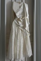 فستان ناعم اوف شولدر لون ابيض