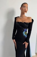 فستان سهره بقصة مايلة مزين بالفصوص لون اسود