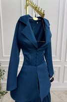 فستان رسمي بأكمام طويلة لون كحلي