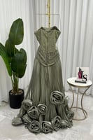 فستان سهره توب مزين بخرز و ورود بارزة لون زيتوني