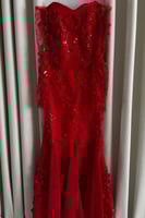 فستان سهره مزين بالورد بلون احمر