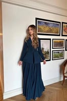 فستان رسمي بأكمام طويلة لون كحلي