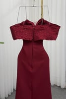 فستان سهرة أوف شولدر مزين بالخرز لون برغندي