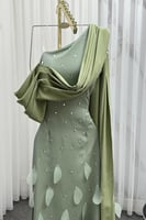 فستان سهره بقصة مايلة لون أخضر فاتح