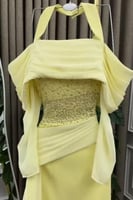 فستان سهرة أوف شولدر مزين بالخرز لون أصفر