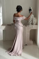 فستان سهرة أوف شولدر مزين بالكرستال لون وردي