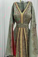 جلابيه قطعتين بأكمام طويلة مزين بالخرز لون أخضر