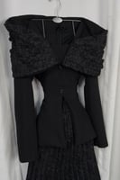 فستان ناعم أوف شولدر بلون اسود