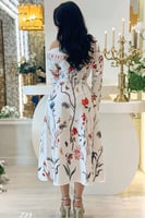 فستان ناعم باكمام لون ابيض مزخرف