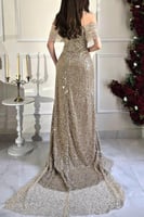 فستان سهره أوف شولدر باضافة ذيل لون بيج